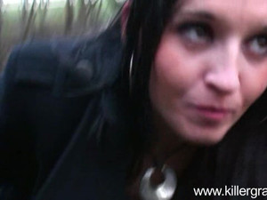 Бойфренд по собачьи жарит уличную проститутку без презерватива